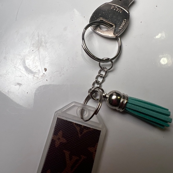 Embellished Key Chain - Picture 3 of 10